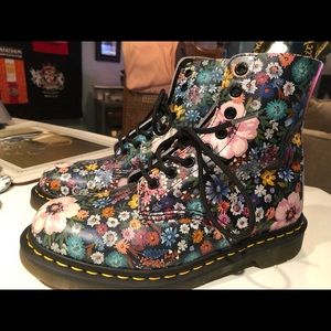 Dr. Martens Floral Leather Lace Up Boots - Pascal Women’s Size US 8, EU 39 *NEW*